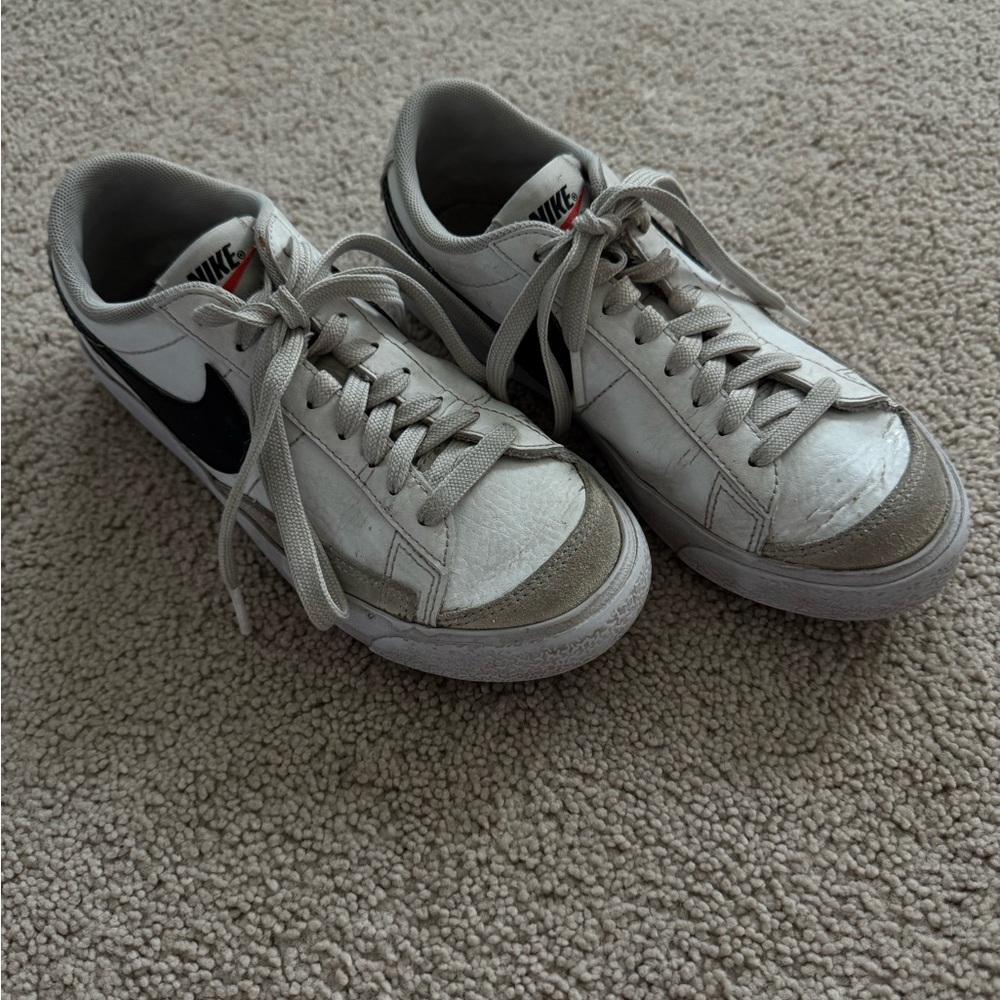 Nike blazer Classic White and Black Low-Tops
